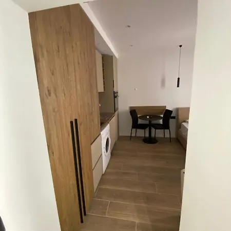 Apartamento E Tirana